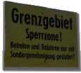 Warnschild an der Grenze zur DDR: Grenzgebiet - Sperrzone! Foto: Sascha Rber (c) 2003. http://www.ddr-im-www.de