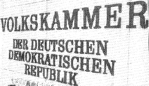 Schriftzug der Volkskammer der DDR an der Nordwestseite des Palastes der Republik