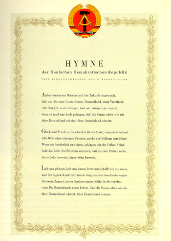 Schmuckblatt mit dem Text der DDR-Hymne, 60er Jahre. Quelle: DHM, Berlin.